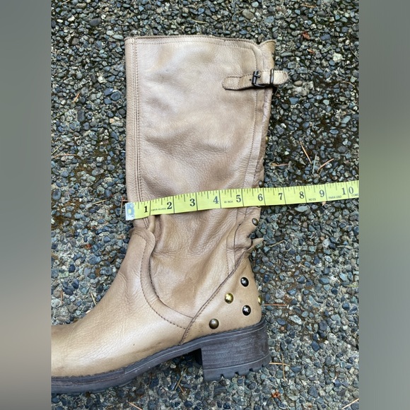 Brown leather boots - Picture 7 of 11